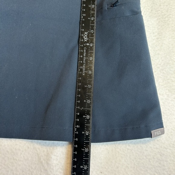 FIGS Scrub Top Woman Medium V Neck 2 Front To Side Pockets 1 Zip Pocket Teal EUC - Picture 7 of 9